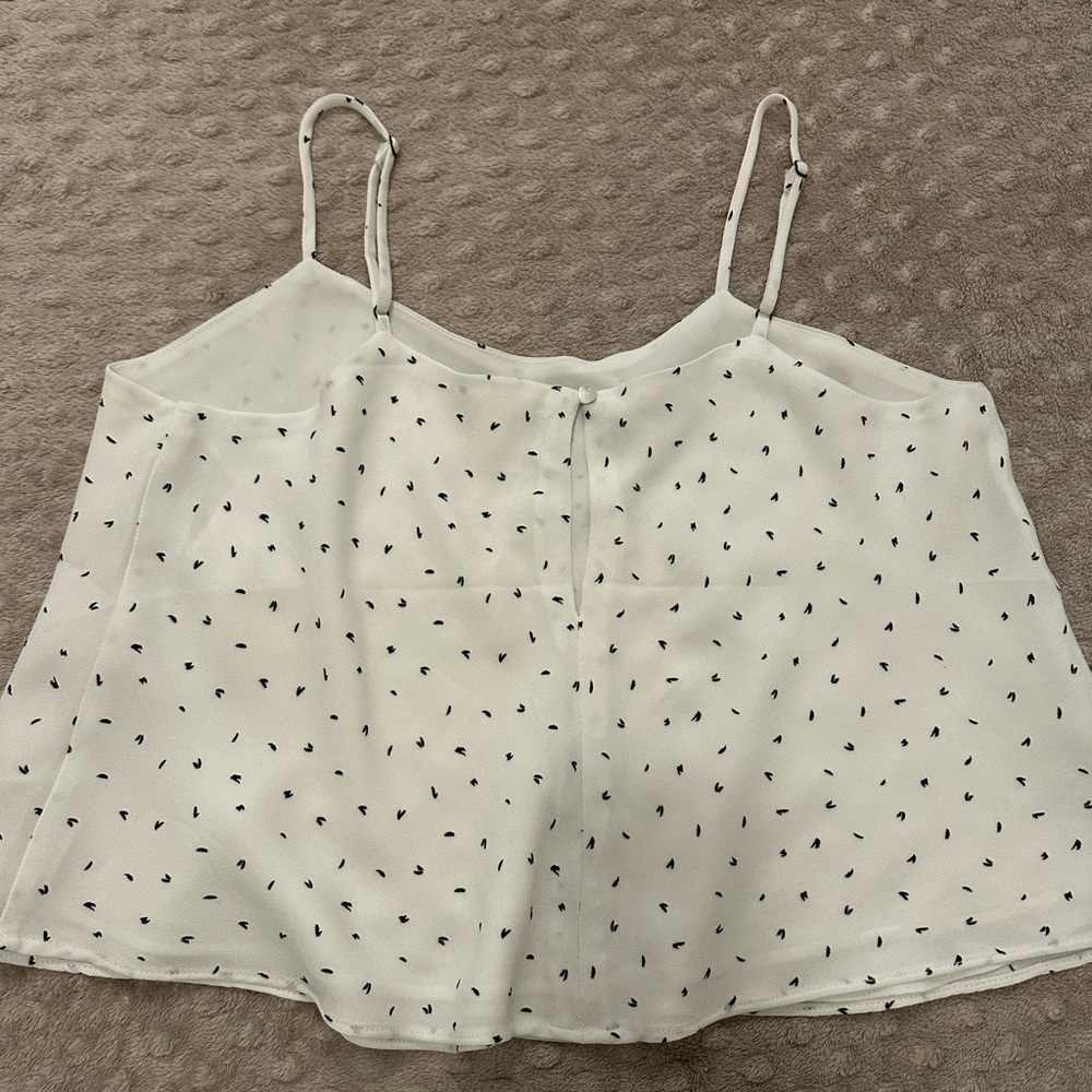White top - Picture 2 of 3